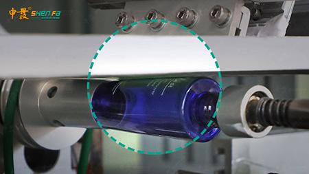 Uma máquina de impressão automática completa da tela de seda do servo da cor para garrafas ovais redondas de Squair